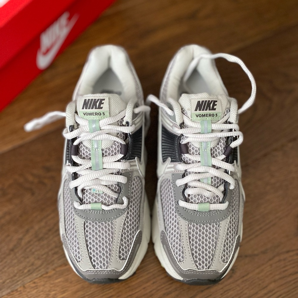 Nike Zoom Vomero 5 Cobblestone Size 6
